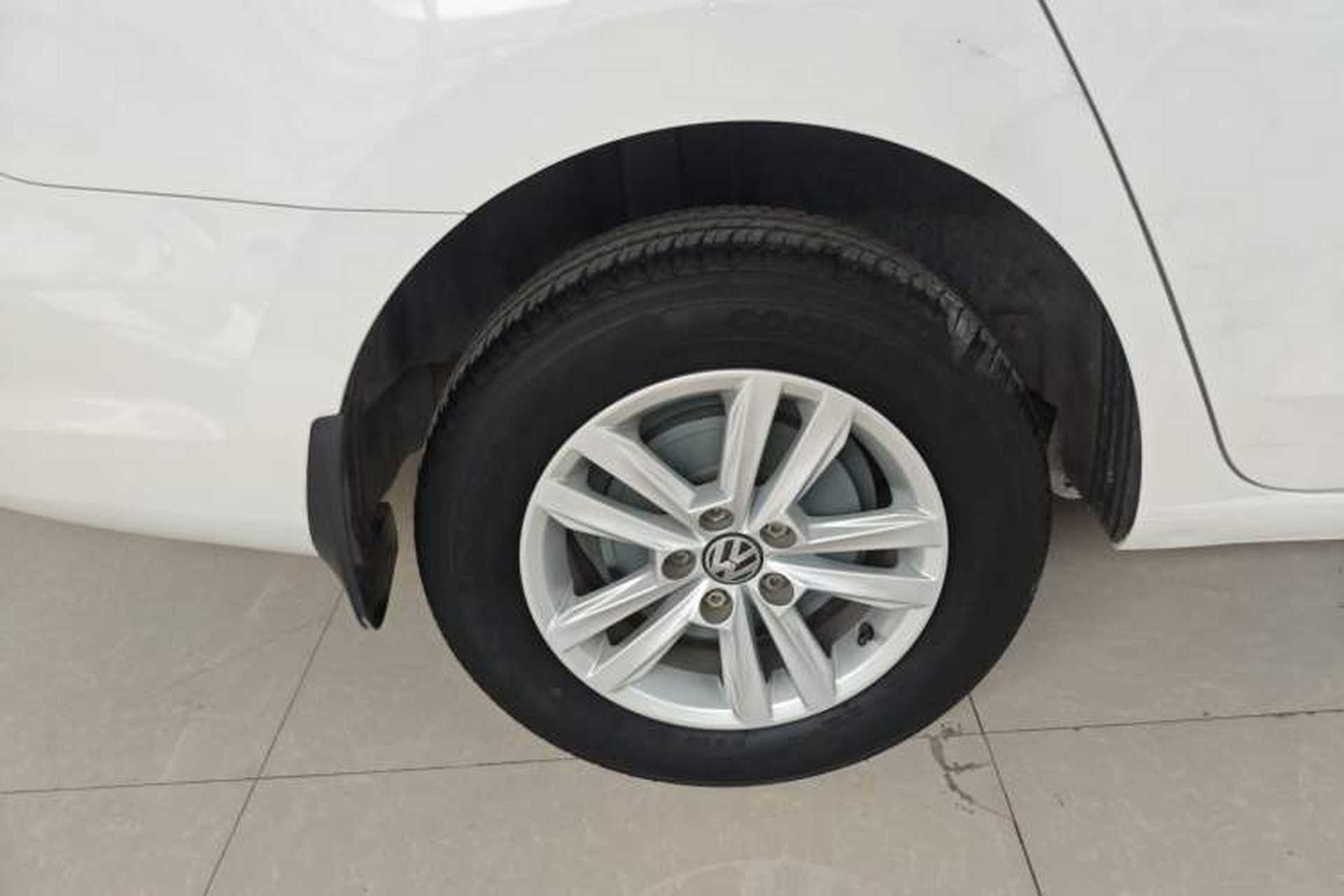 Used Volkswagen Jetta 2013 1.6L Automatic Fashion Model Exterior 5