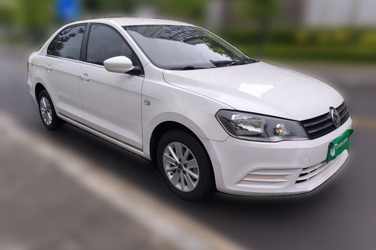Used Volkswagen Jetta 2013 1.6L Manual Fashion Edition Front Right 45 Deg