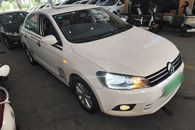 Used Volkswagen Jetta 2013 1.6L Manual Comfort Model Front Right 45 Deg