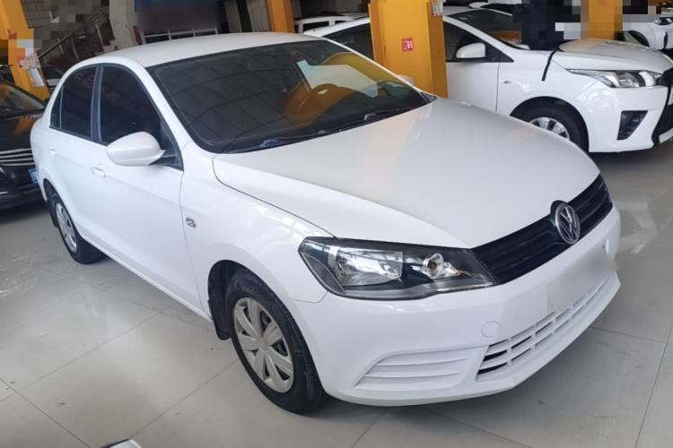 Used Volkswagen Jetta 2013 1.6L Manual Fashion Edition Front Right 45 Deg