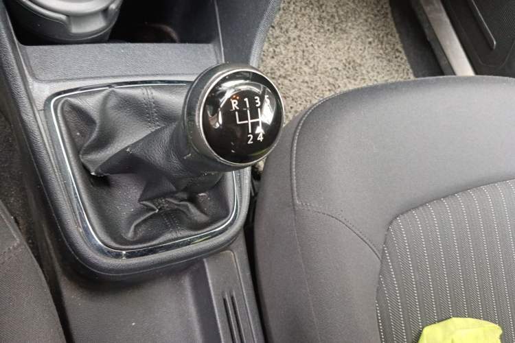 Used Volkswagen Jetta 2013 1.6L Manual Comfort Model Gear Lever