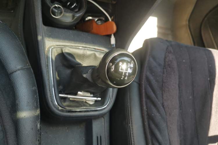 Used Volkswagen Jetta 2013 1.6L Manual Comfort Model Gear Lever