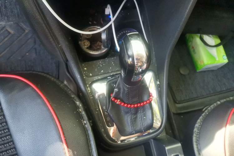 Used Volkswagen Jetta 2013 1.6L Automatic Fashion Model Gear Lever