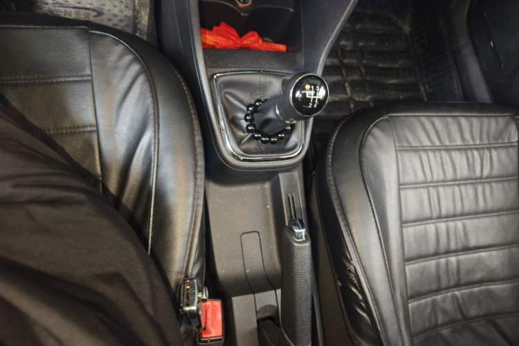 Used Volkswagen Jetta 2013 1.6L Manual Comfort Model Gear Lever