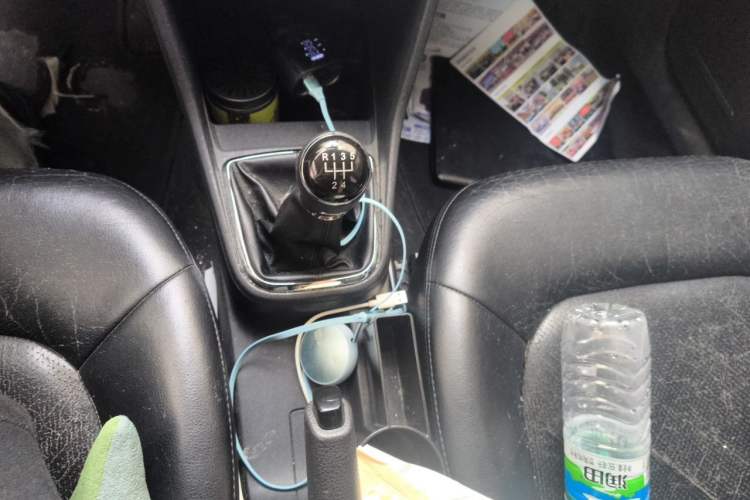 Used Volkswagen Jetta 2013 1.6L Manual Fashion Edition Gear Lever