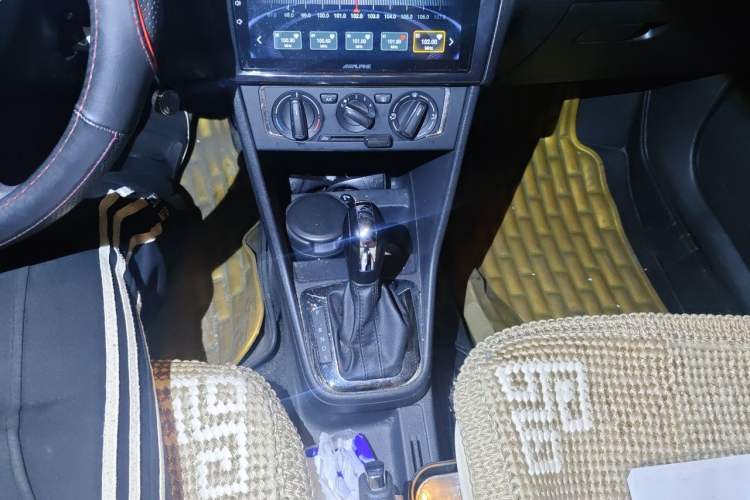 Used Volkswagen Jetta 2013 1.6L Automatic Comfort Model Gear Lever