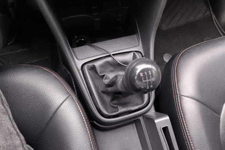 Used Volkswagen Jetta 2013 1.6L Manual Fashion Edition Gear Lever