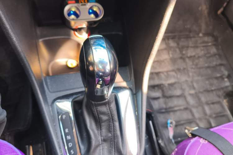 Used Volkswagen Jetta 2013 1.6L Automatic Comfort Model Gear Lever