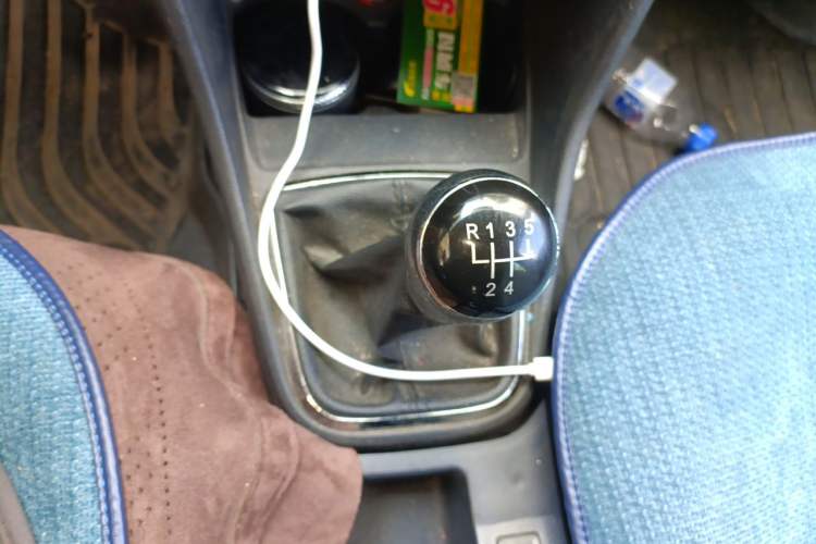 Used Volkswagen Jetta 2013 1.6L Manual Fashion Edition Gear Lever
