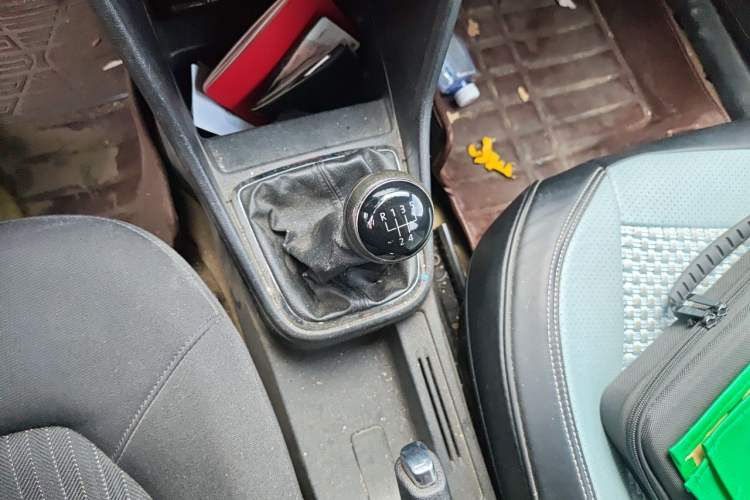 Used Volkswagen Jetta 2013 1.6L Manual Comfort Model Gear Lever
