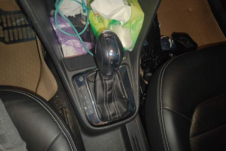Used Volkswagen Jetta 2013 1.6L Automatic Luxury Model Gear Lever