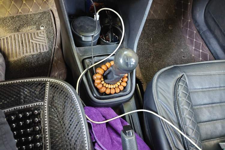 Used Volkswagen Jetta 2013 1.6L Manual Fashion Edition Gear Lever