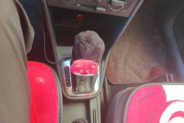 Used Volkswagen Jetta 2013 1.6L Automatic Fashion Model Gear Lever