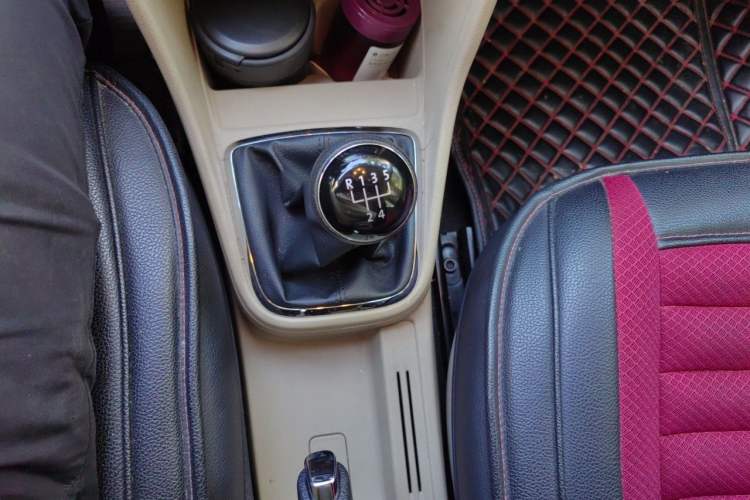 Used Volkswagen Jetta 2013 1.6L Manual Comfort Model Gear Lever