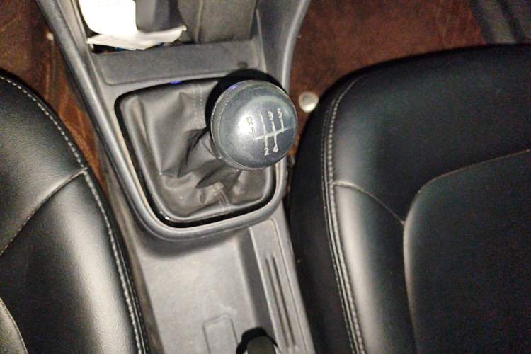 Used Volkswagen Jetta 2013 1.6L Manual Fashion Edition Gear Lever