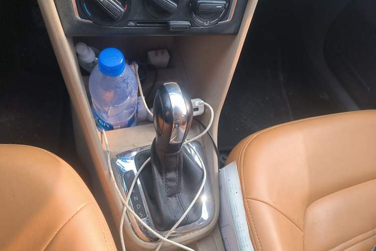 Used Volkswagen Jetta 2013 1.6L Automatic Comfort Model Gear Lever