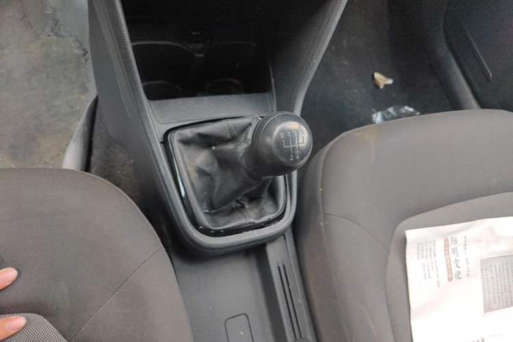 Used Volkswagen Jetta 2013 1.6L Manual Fashion Edition Gear Lever