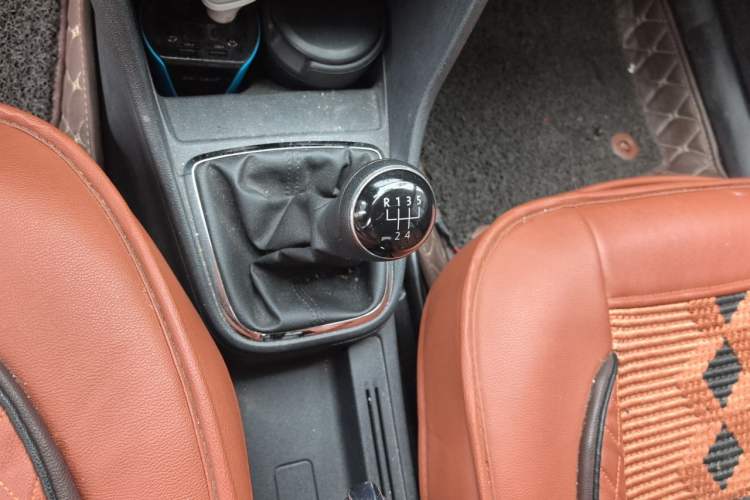 Used Volkswagen Jetta 2013 1.6L Manual Comfort Model Gear Lever