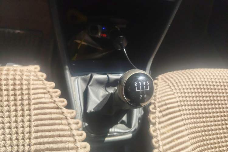 Used Volkswagen Jetta 2013 1.6L Manual Comfort Model Gear Lever