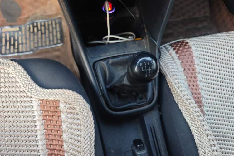 Used Volkswagen Jetta 2013 1.6L Manual Fashion Edition Gear Lever
