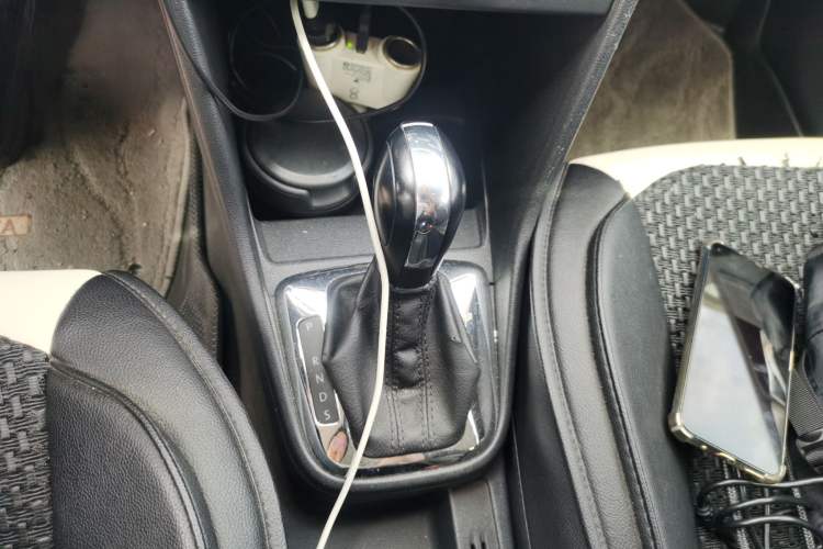 Used Volkswagen Jetta 2013 1.6L Automatic Comfort Model Gear Lever