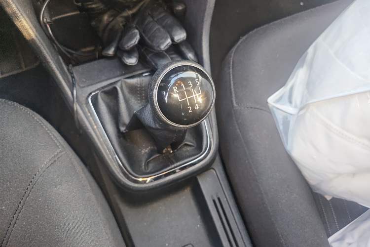 Used Volkswagen Jetta 2013 1.6L Manual Comfort Model Gear Lever