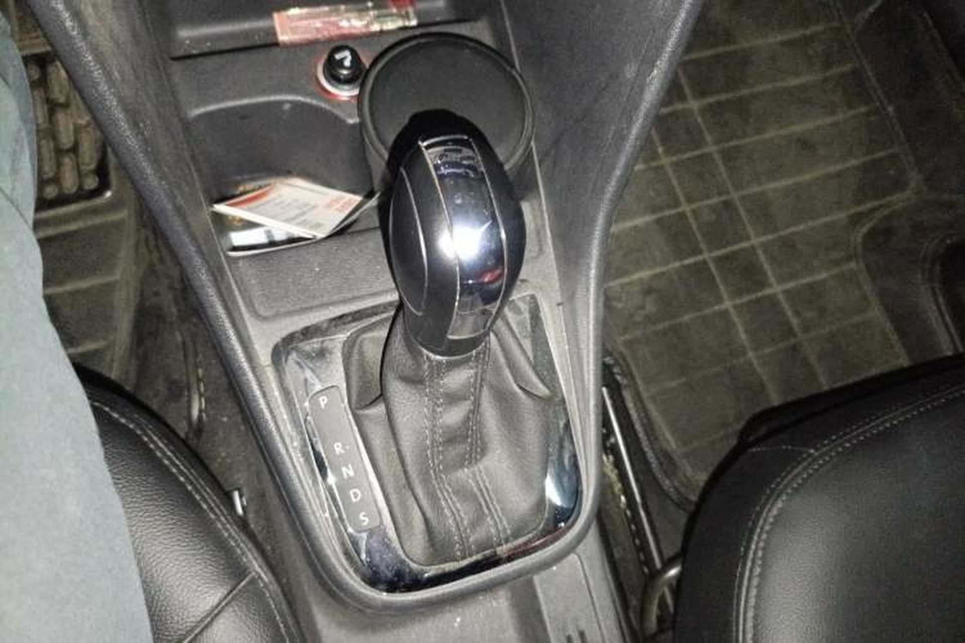 Used Volkswagen Jetta 2013 1.6L Automatic Comfort Model Gear Lever