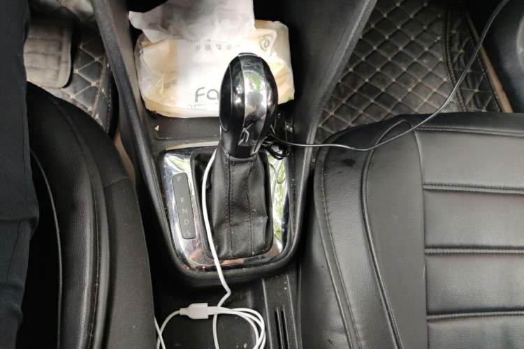 Used Volkswagen Jetta 2013 1.6L Automatic Fashion Model Gear Lever