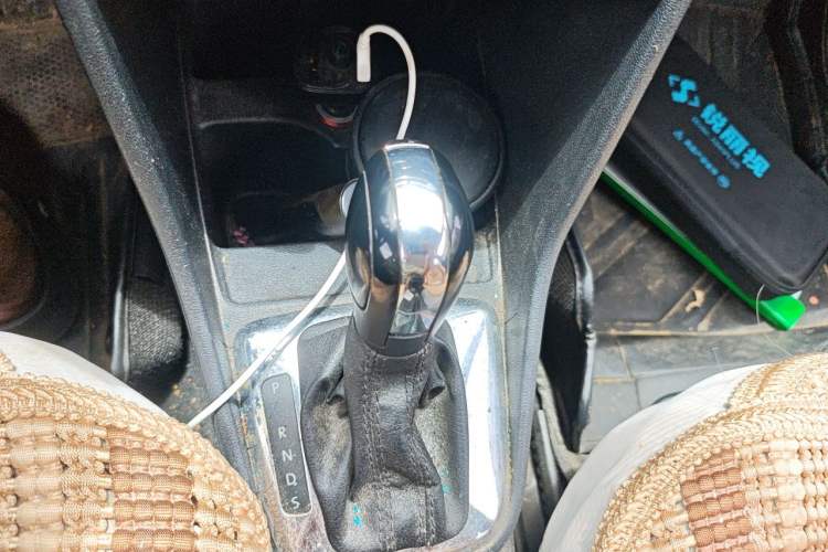 Used Volkswagen Jetta 2013 1.6L Automatic Fashion Model Gear Lever