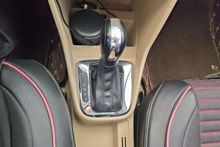 Used Volkswagen Jetta 2013 1.6L Automatic Comfort Model Gear Lever