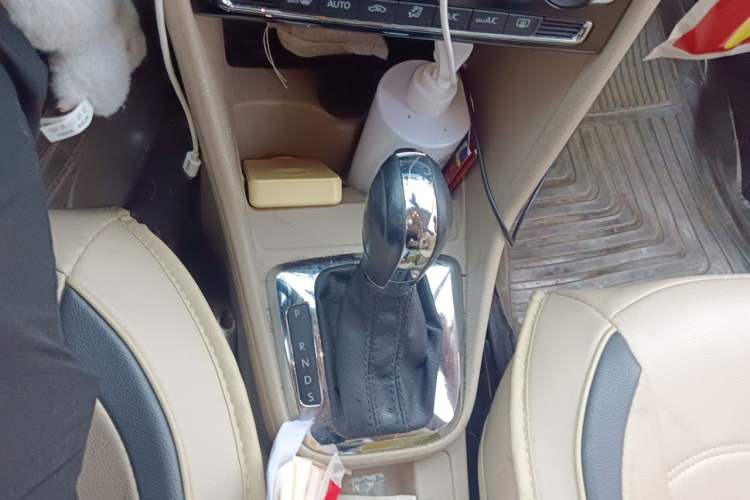 Used Volkswagen Jetta 2013 1.6L Automatic Luxury Model Gear Lever