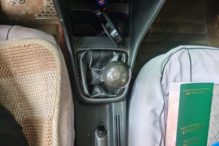 Used Volkswagen Jetta 2013 1.6L Manual Fashion Edition Gear Lever