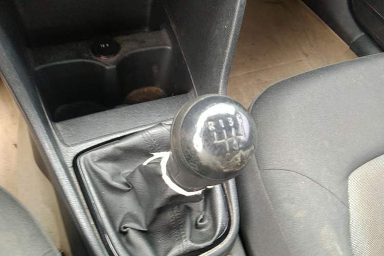 Used Volkswagen Jetta 2013 1.6L Manual Fashion Edition Gear Lever
