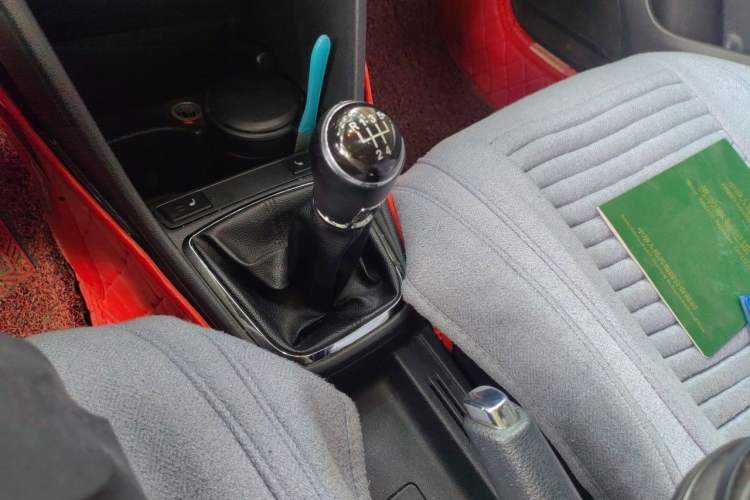 Used Volkswagen Jetta 2013 1.6L Manual Comfort Model Gear Lever