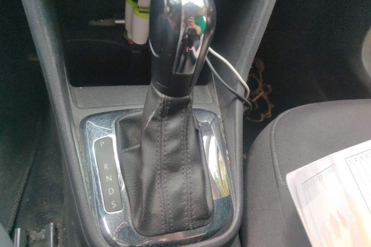 Used Volkswagen Jetta 2013 1.6L Automatic Comfort Model Gear Lever