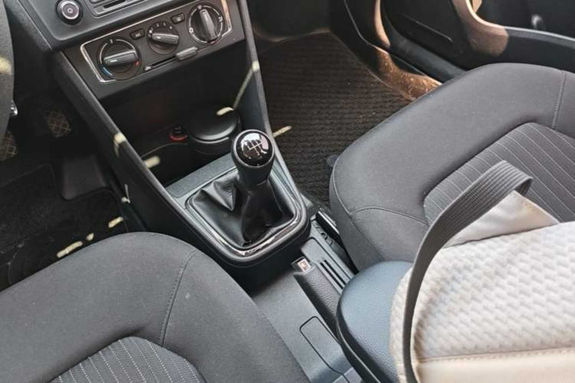 Used Volkswagen Jetta 2013 1.6L Manual Comfort Model Gear Lever