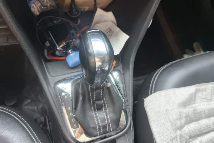 Used Volkswagen Jetta 2013 1.6L Automatic Luxury Model Gear Lever