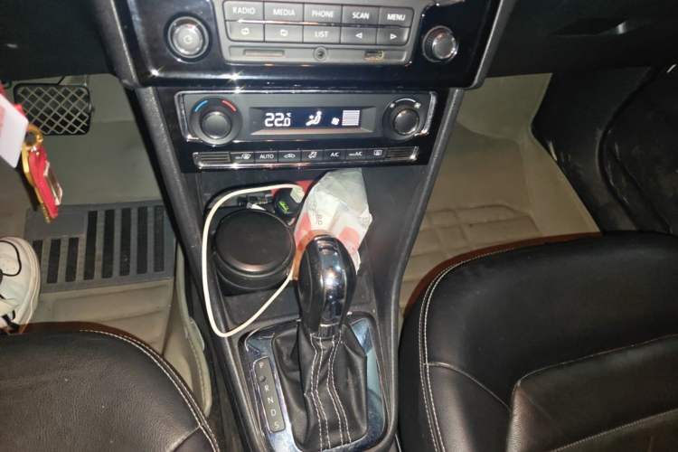 Used Volkswagen Jetta 2013 1.6L Automatic Luxury Model Gear Lever