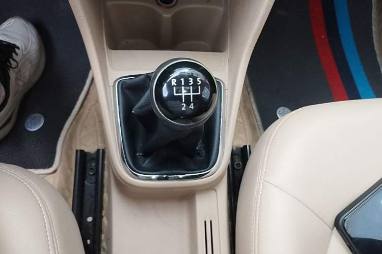 Used Volkswagen Jetta 2013 1.6L Manual Comfort Model Gear Lever