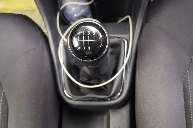 Used Volkswagen Jetta 2013 1.6L Manual Comfort Model Gear Lever