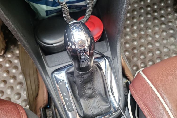 Used Volkswagen Jetta 2013 1.6L Automatic Comfort Model Gear Lever