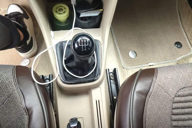 Used Volkswagen Jetta 2013 1.6L Manual Comfort Model Gear Lever