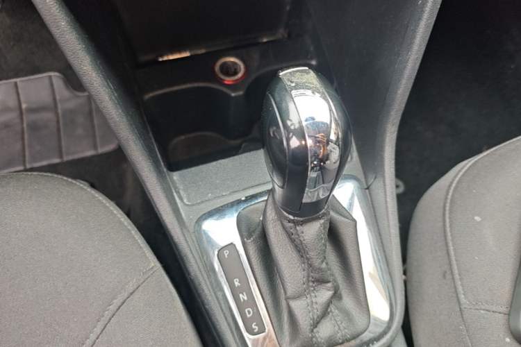 Used Volkswagen Jetta 2013 1.6L Automatic Comfort Model Gear Lever