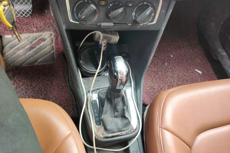 Used Volkswagen Jetta 2013 1.6L Automatic Comfort Model Gear Lever