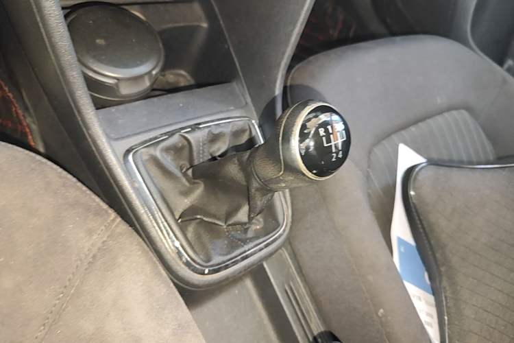 Used Volkswagen Jetta 2013 1.6L Manual Comfort Model Gear Lever