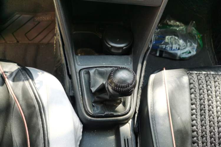 Used Volkswagen Jetta 2013 1.6L Manual Fashion Edition Gear Lever