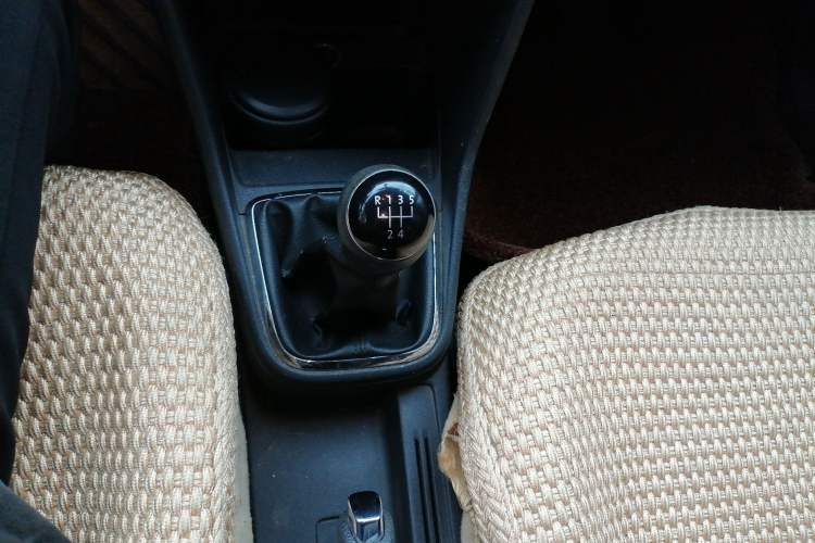 Used Volkswagen Jetta 2013 1.6L Manual Comfort Model Gear Lever