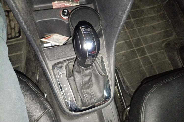 Used Volkswagen Jetta 2013 1.6L Automatic Comfort Model Gear Lever