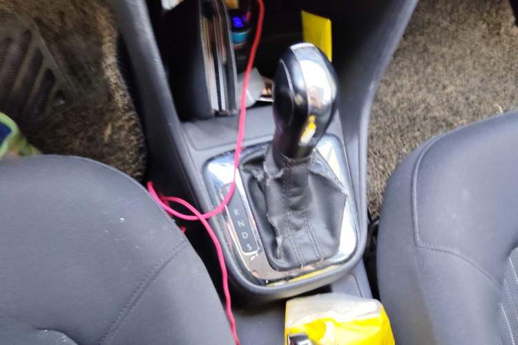 Used Volkswagen Jetta 2013 1.6L Automatic Comfort Model Gear Lever