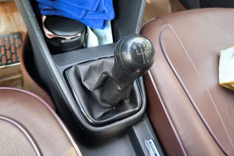Used Volkswagen Jetta 2013 1.6L Manual Fashion Edition Gear Lever